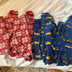 Lot of 4 Hanna Andersson long sleeve/pant pajamas - Holiday Prints SIZE 130 (8)